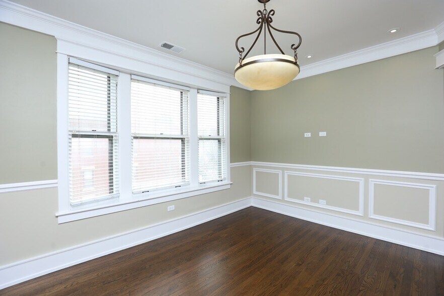 Building Photo - 3837 N Damen Ave