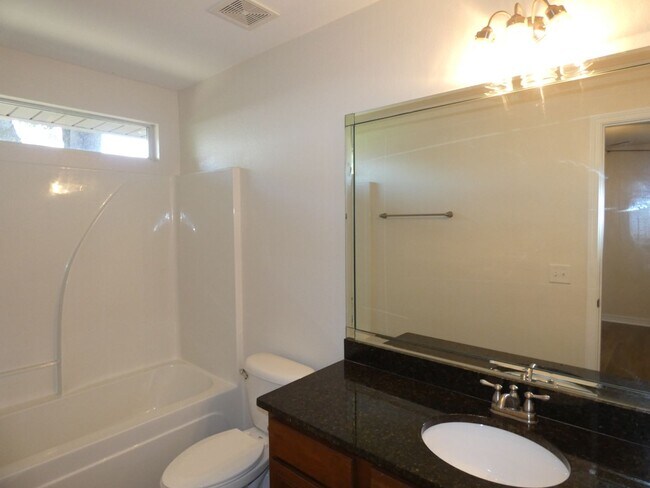 Building Photo - Spacious 4 Bed/3 Bath - Tanglewood