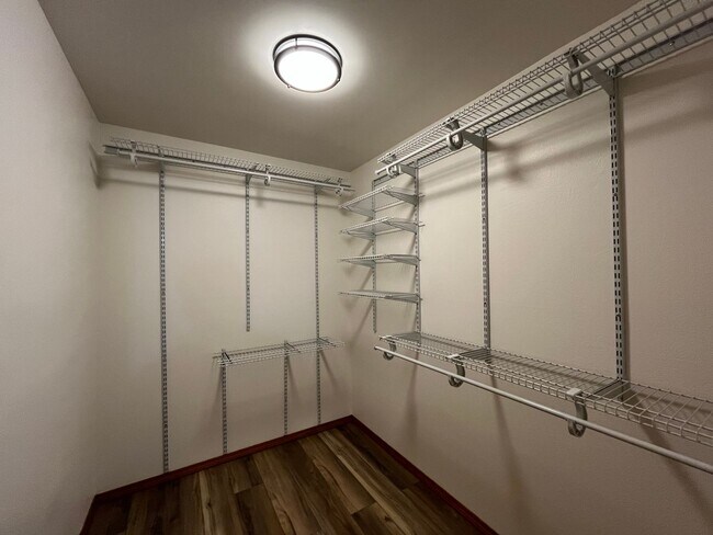 Building Photo - Updated 1st floor 1 X 1 Beaverton Condo! Close to Downtown Beaverton! Spacious & Open, Close to N...