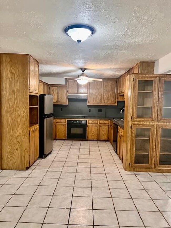 Building Photo - Westwood Subdivision / Rockdale, TX / 4 bedrooms / One Story