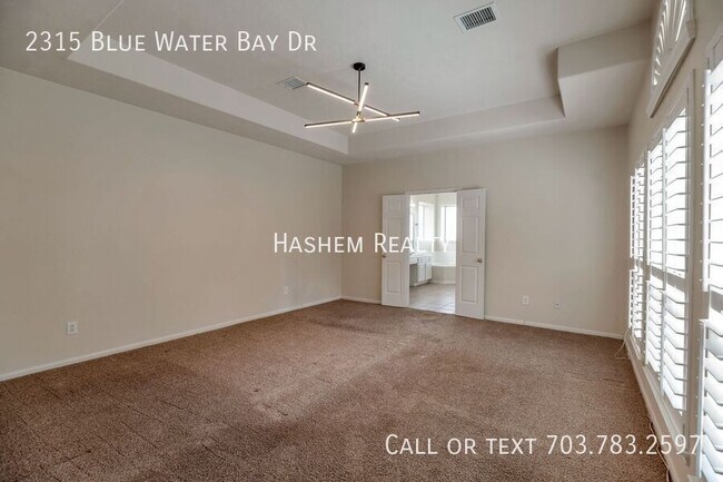 Building Photo - 2315 Blue Water Bay Dr