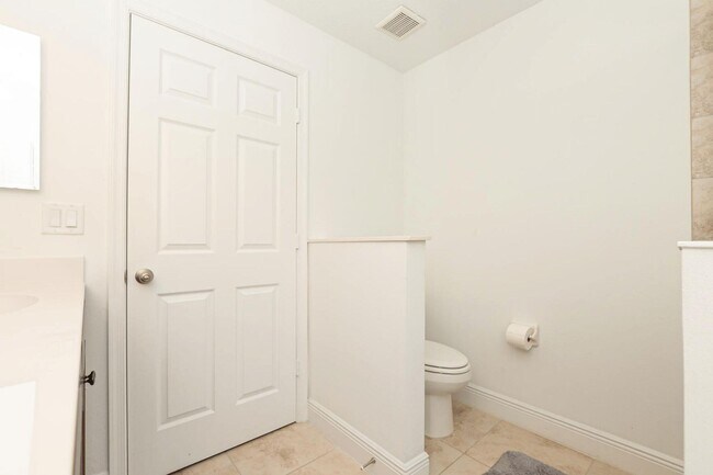 Building Photo - 9756 Palm Breezes Dr