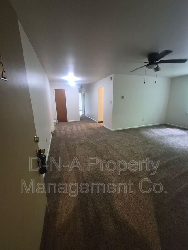 Building Photo - 404 Woodcliff Ave