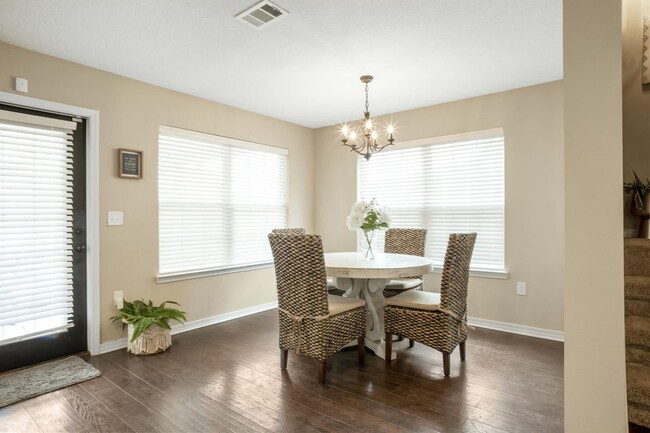 Building Photo - 243 Wainwright Dr