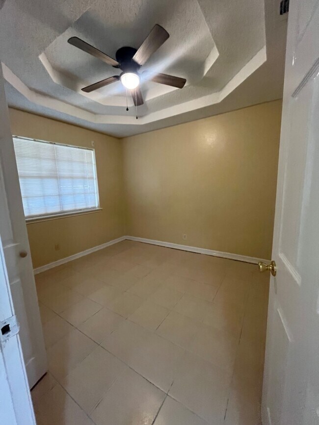 Building Photo - 3020 Floresta St