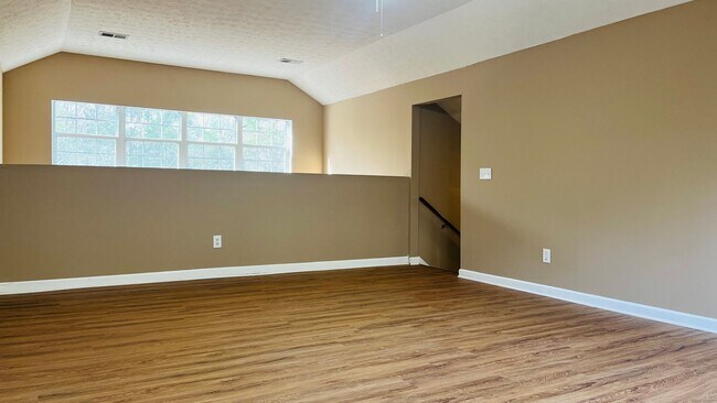 Building Photo - Charming Cottage Style 4 bedroom, 2 bathroom home in Lagrange! Must See!