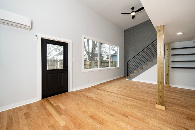Building Photo - 210 Lincoln Ct