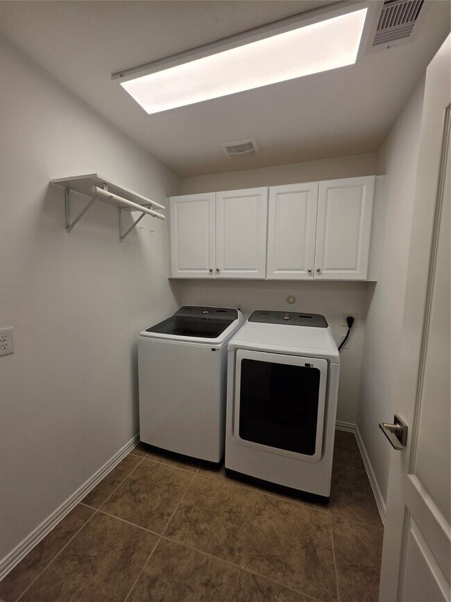 Building Photo - 26634 Grey Sparrow Dr