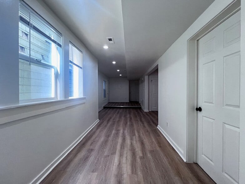 Building Photo - 699 30th St