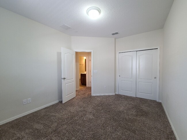 Building Photo - 3br 2.5ba at OVIEDO ON THE PARK. Tile floo...