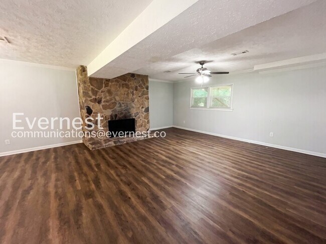 Building Photo - 3Bed/2Bath/Available Now!