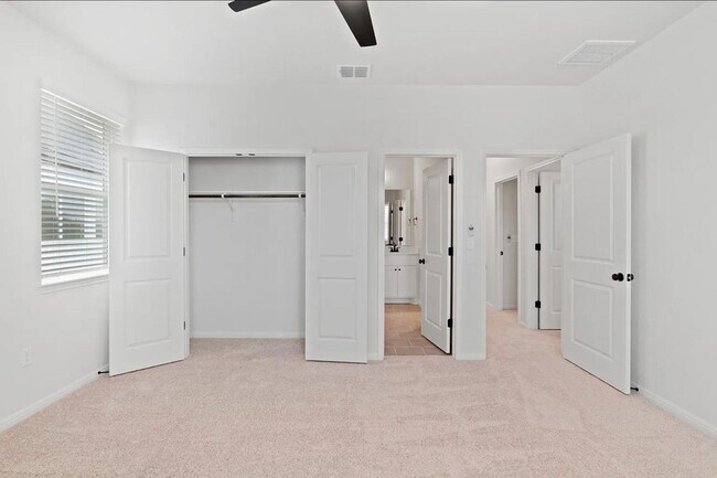 Building Photo - 1612 Kit Cir