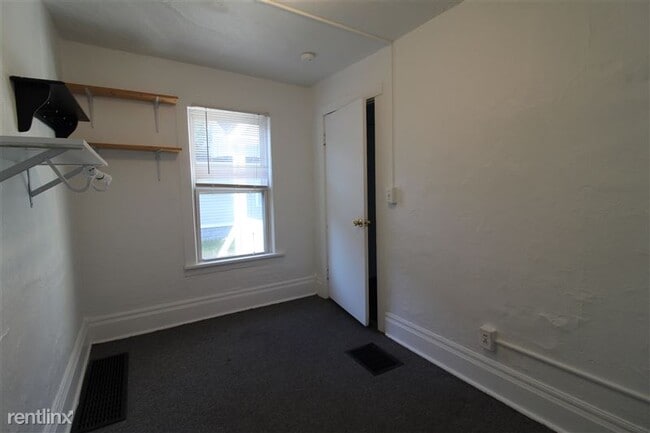 Building Photo - 809 S Division St