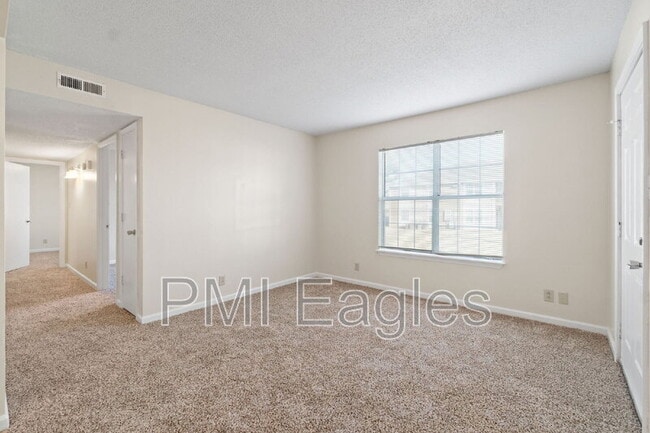 Building Photo - 263 White Oak Rd