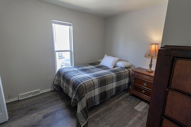 Building Photo - 201 Wheaton Ct