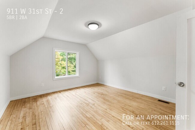 Building Photo - 911 W 31st St