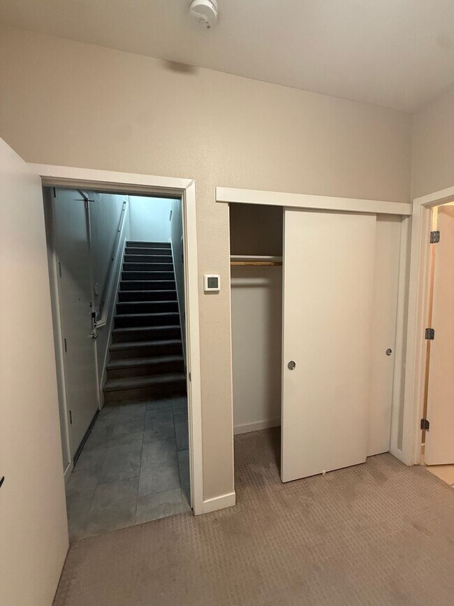 Building Photo - 2 bed | 2.5 bath | 1014 SF | 1 Car Garage | Tri-level condominium| Owner pays WS&G!