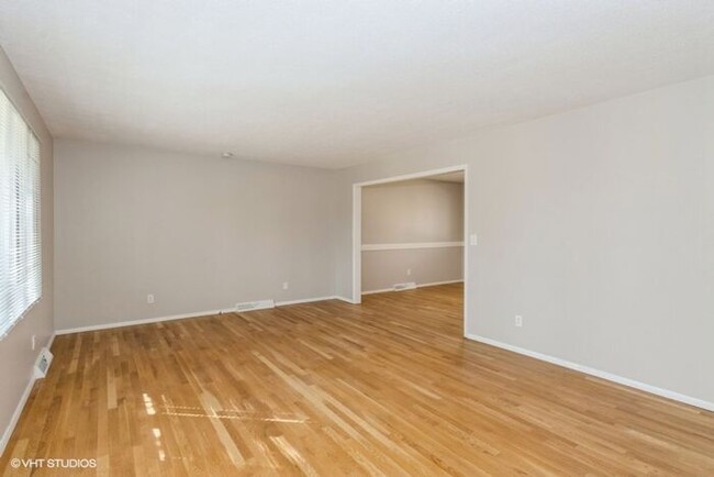 Building Photo - $3,000 | 5 Bedroom, 2.5 Bathroom House | N...