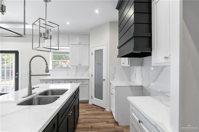 Building Photo - 18 Torreon St