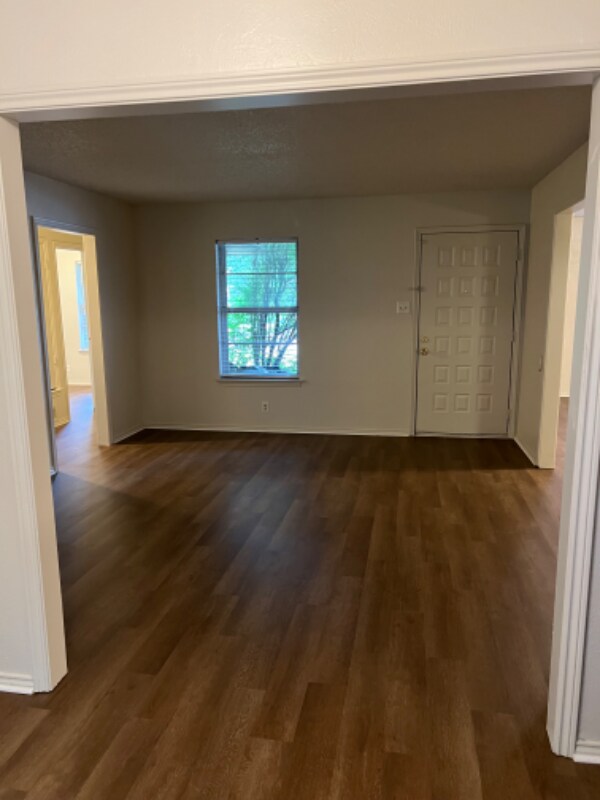 Building Photo - 913 Baldwin St