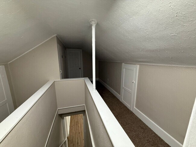 Building Photo - Renovated 3-Bedroom Home – We Welcome Sect...