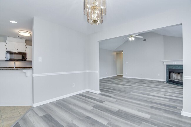Building Photo - 4 Bedroom Ranch