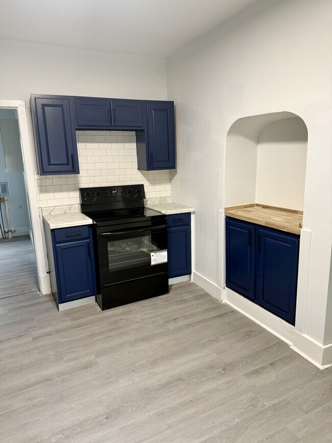 Building Photo - 1126 N Morrison St