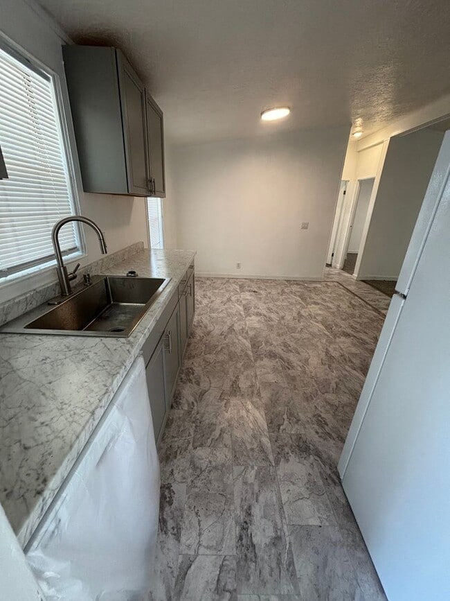 Building Photo - Fully upgraded and remodeled. Coming Soon!