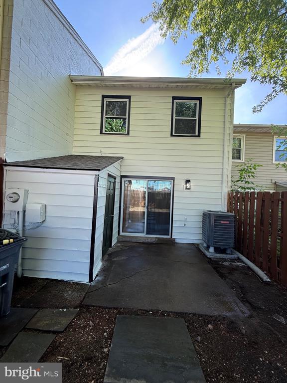 Building Photo - 8760 Stoneridge Dr
