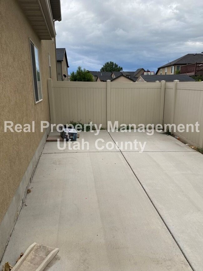 Building Photo - 1769 S 700 W