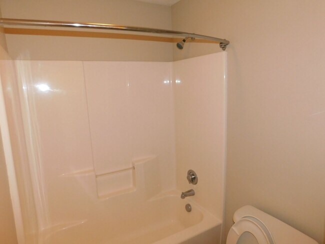 Building Photo - Beautiful Family Home