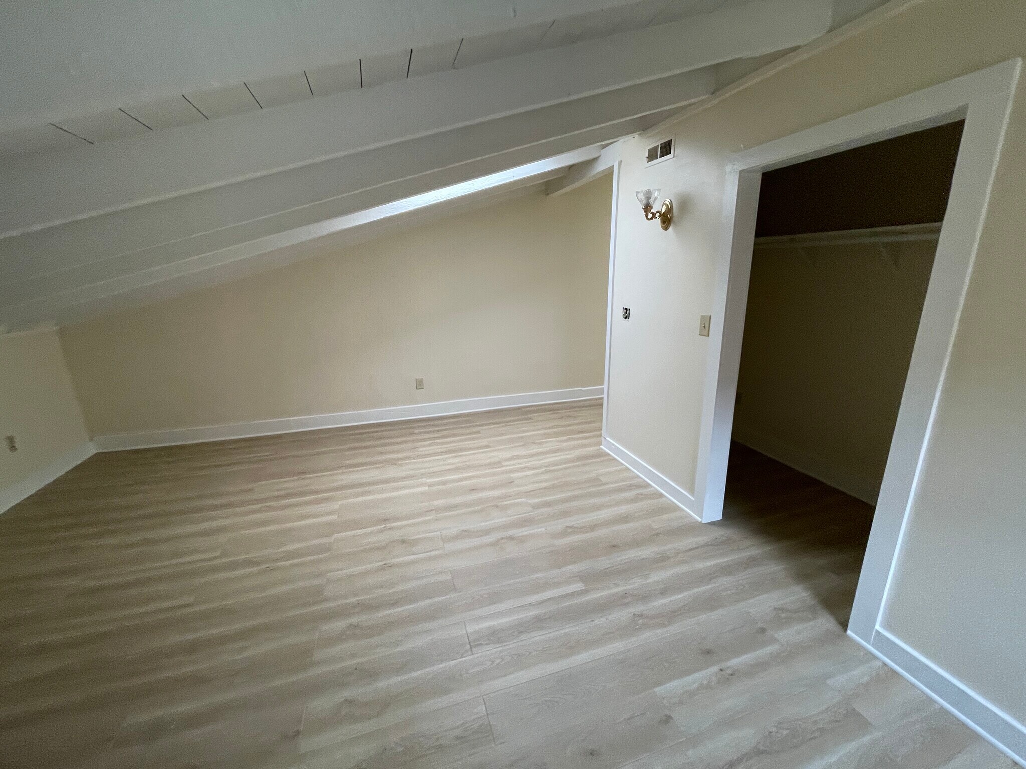 Building Photo - 50 Lawrence St