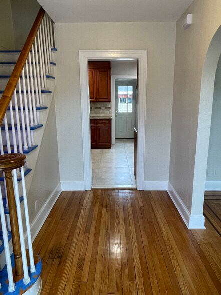 Building Photo - 464 Central Ave