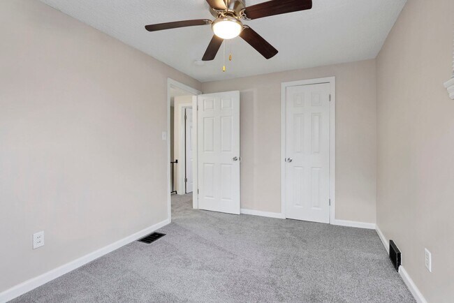 Building Photo - 898-900 Racine Ave