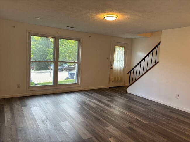 Building Photo - 18 Dogwood Ct