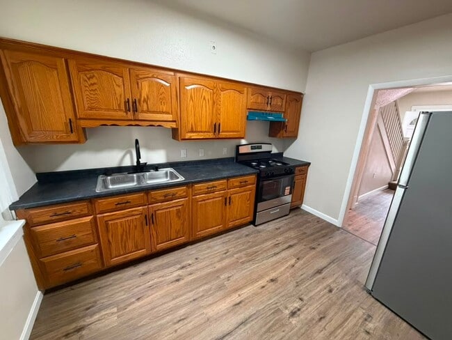 Building Photo - Spacious 5BR Home in Wilmerding