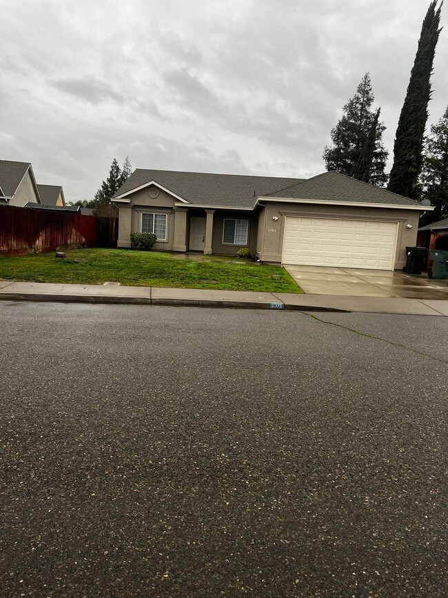 Primary Photo - 1705 Redwood Ave