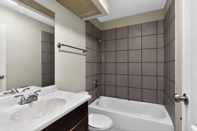 Building Photo - 193 Jeffrey Ln