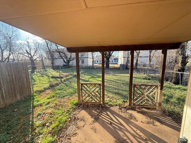 Building Photo - 242 Barrett Pl