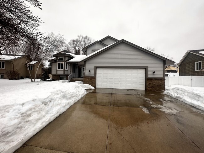 Primary Photo - 9403 Lakeside Trl