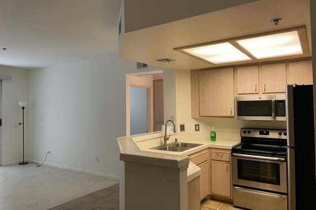 Building Photo - 640 Camino De La Reina