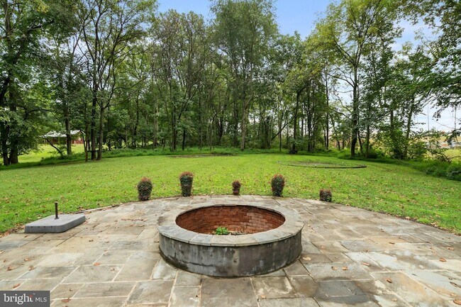 Building Photo - 41433 Red Hill Rd