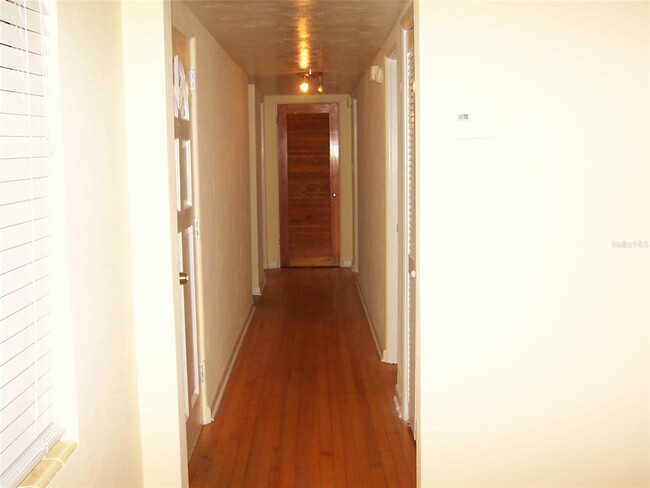 Building Photo - 1615 Crocker Ave