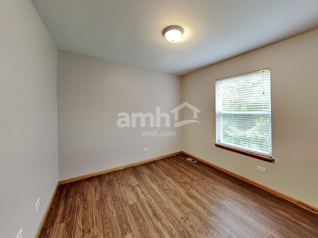 Building Photo - 1907 Westmore Grove Dr