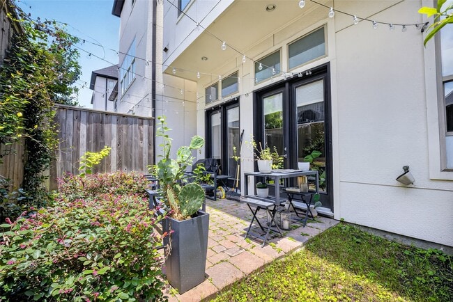 Building Photo - 2703 Kinsley Oaks Dr