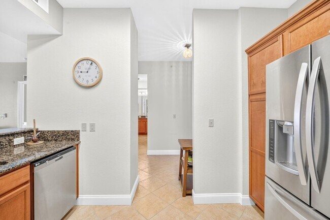 Building Photo - 2801 S Ridgewood Ave