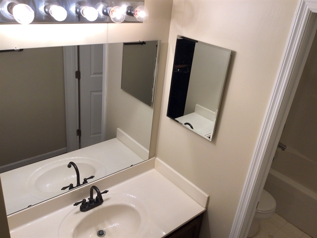 Building Photo - 2930 Holly Hill Dr