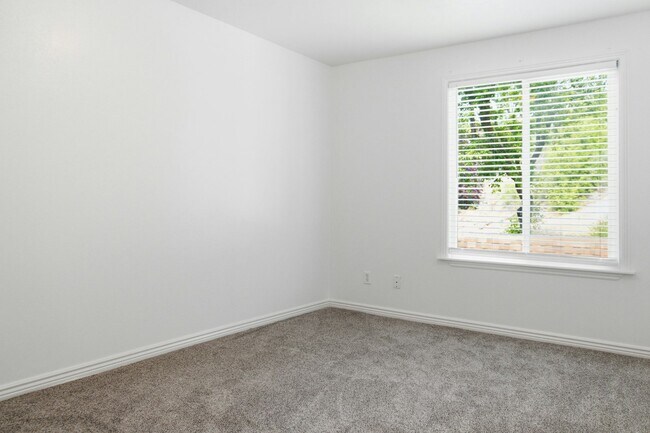 Building Photo - 5396 Willow Ln