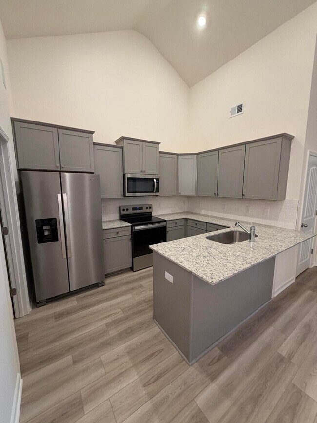 Building Photo - 332 Acorn St