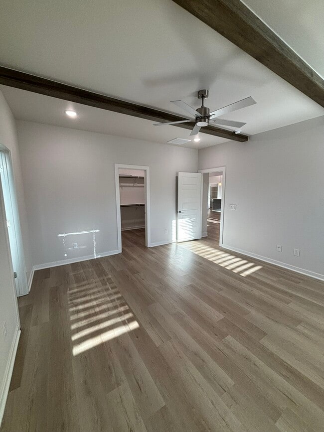 Building Photo - 3812 SW Pinecrest Dr